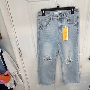 Risen Women's Light Blue Cropped Jeans